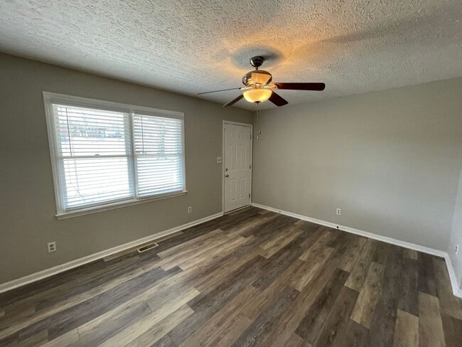 Building Photo - 124 Centerfield Dr
