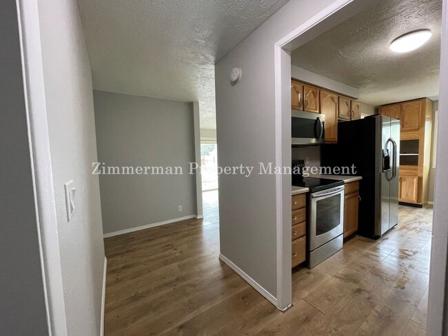 Building Photo - Wonderfully Updated 3-bedroom 1.5-bath Hom...