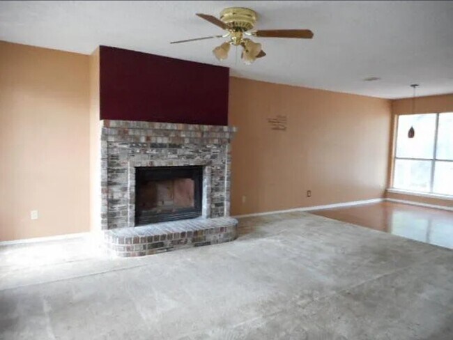 Building Photo - 6420 Longmont Trail