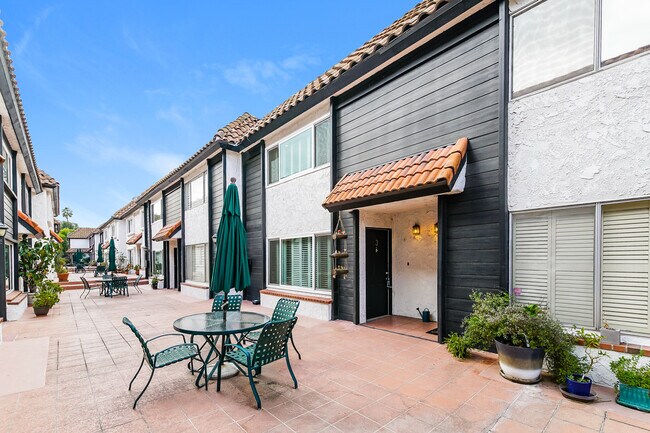 Foto del edificio - 14332 Dickens St