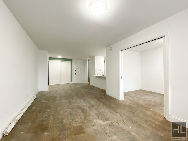 Building Photo - E 82 St