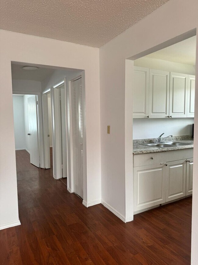 Building Photo - Cateleya Shores 2 Bed 1 Bath - $1850