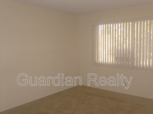 Foto del edificio - 2209 Tall Pine Dr