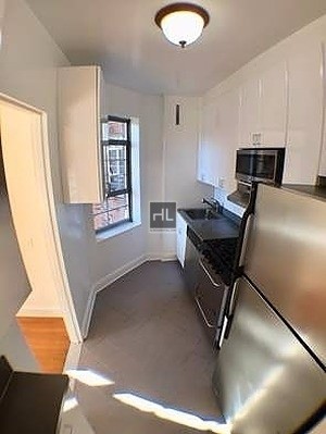 Building Photo - 150 Greenway Ter