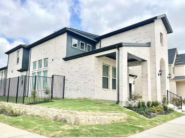 Building Photo - 15603 Valerian Trl