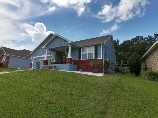 Building Photo - 146 Leah Martin Ct