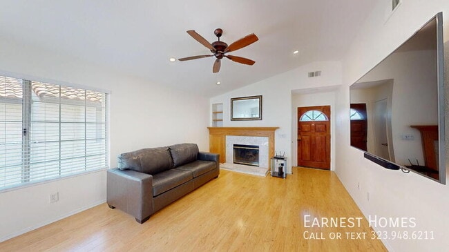 Building Photo - 5606 Las Virgenes Rd