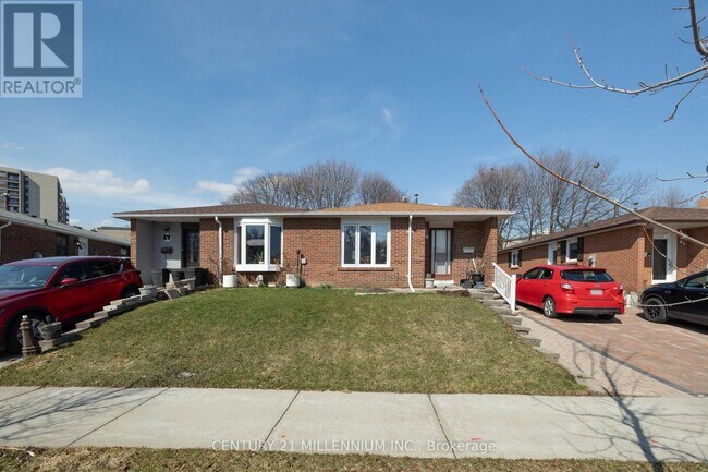 Building Photo - 67 Coxworth Crescent