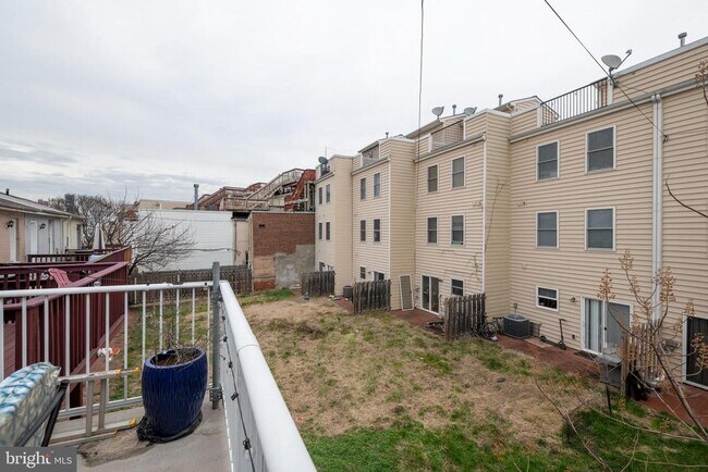 Building Photo - 1623 Elkins Ln