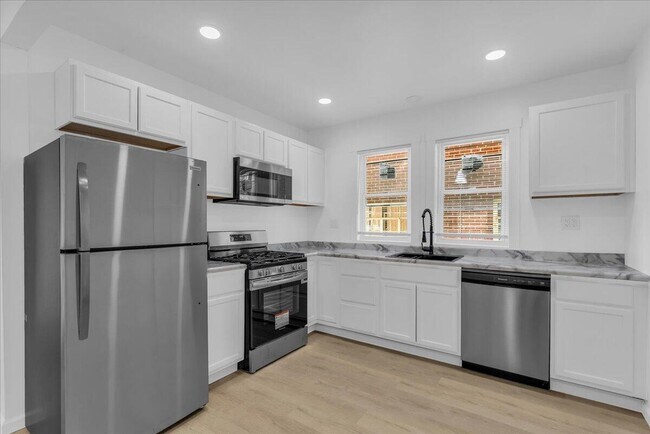 Foto del edificio - 2725 Leslie St