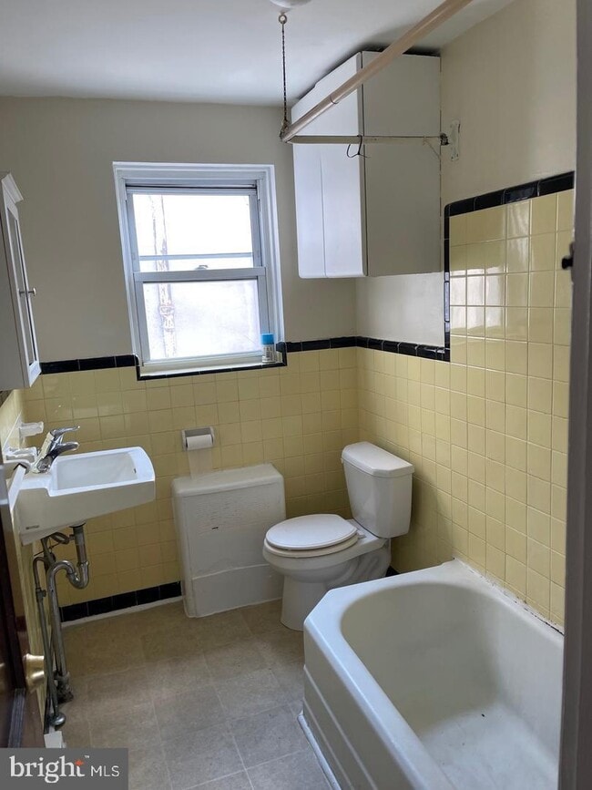 24 E 4th St Unit 3, Bridgeport, PA 19405 Room for Rent in Bridgeport