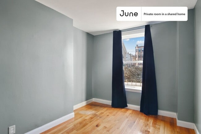 Building Photo - Room in Shared 7 bed/2 bath home in Allston