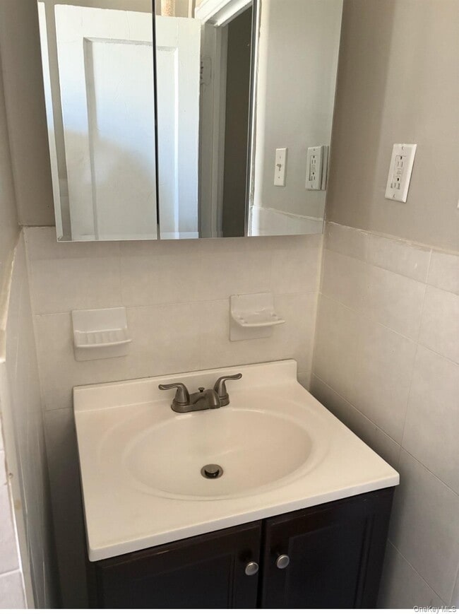 Building Photo - 754 Brady Ave