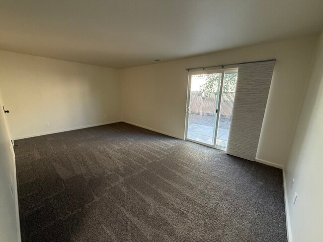 Building Photo - 625 Sunny Ln