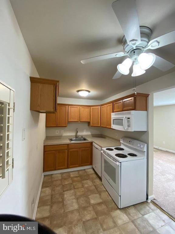 Building Photo - 300 E Furman Dr