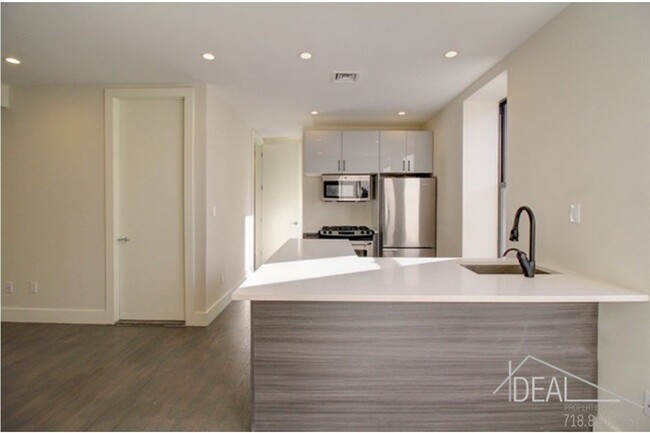 Building Photo - 128 Lefferts Ave