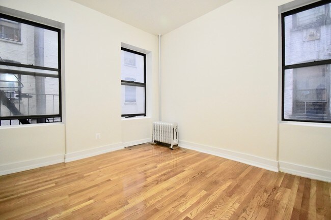 Building Photo - 601 W 180th St
