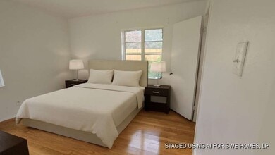 Building Photo - 121 E Riverwood Dr