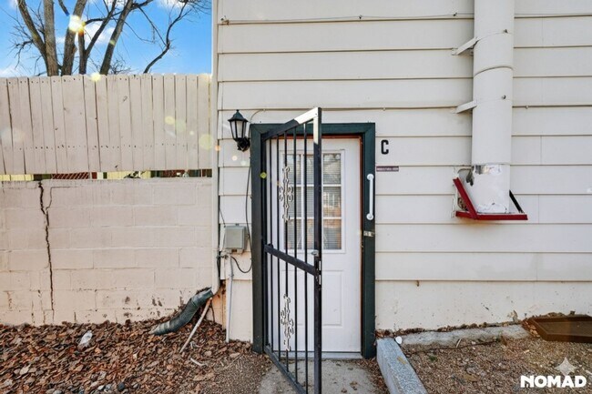 Building Photo - 2509 Royalty Ct