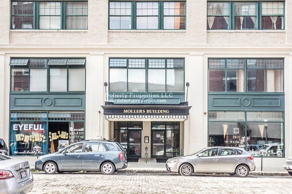 Primary Photo - 1 Bed Condo: Prime Downtown Location!!