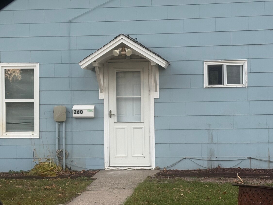 Primary Photo - 477 3rd Ave NE