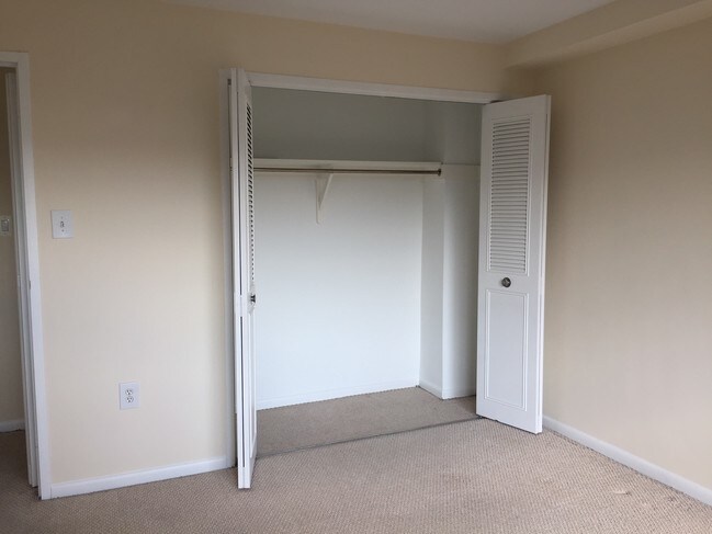 Building Photo - 10201 Grosvenor Pl