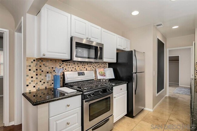 Foto del edificio - !!!CHARMING 4 BED 1 BATH HOME, DETACHED GA...
