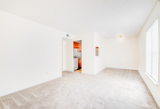 Hartford Commons - Hartford Commons Apartments