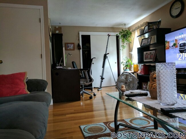 Building Photo - 92 Sylvia St