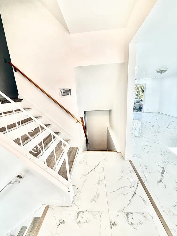 Building Photo - 6 Citadel Ave