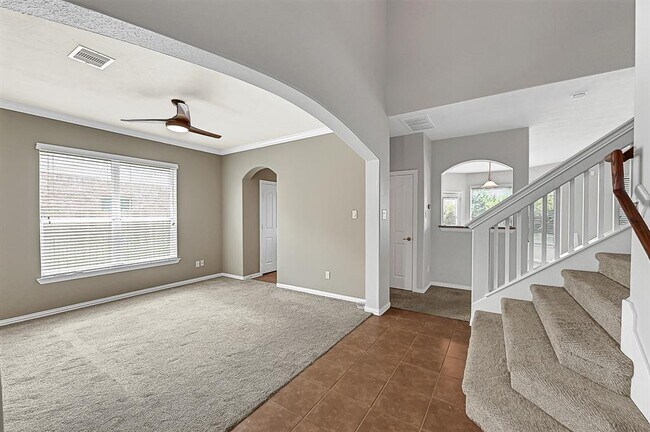 Building Photo - 2707 Lakecrest River Dr