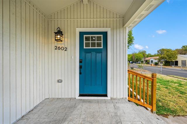 Building Photo - 2602 W Clarendon Dr