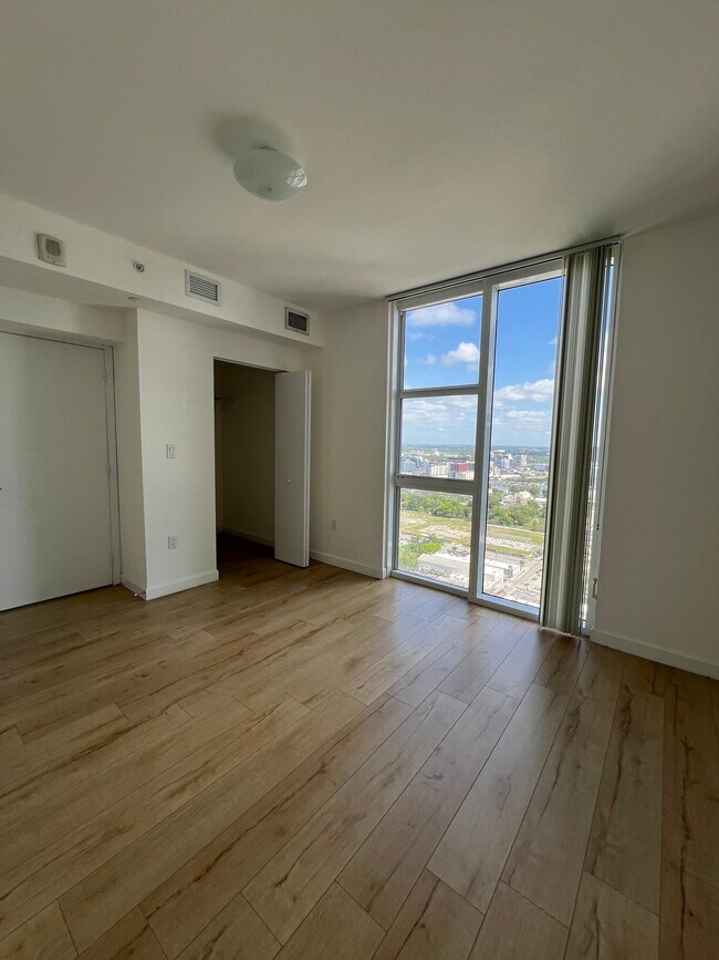 Foto del edificio - 255 NE 14th St