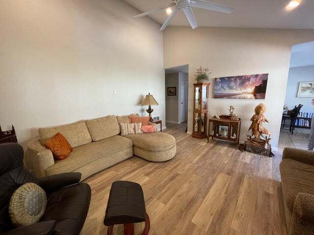 Sala de estar - 5422 Adobe Falls Rd