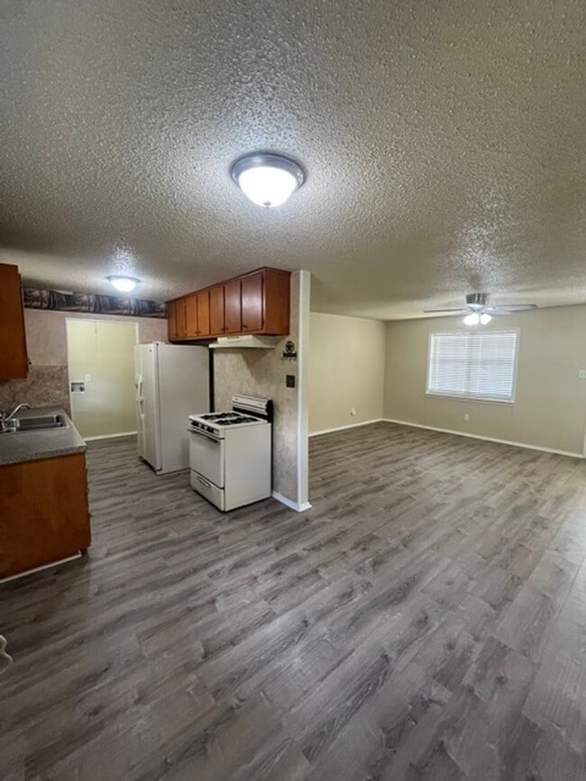 Foto del edificio - 3 bed 2 bath home