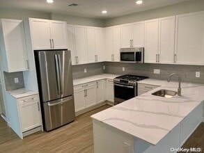 1b Country Club Dr