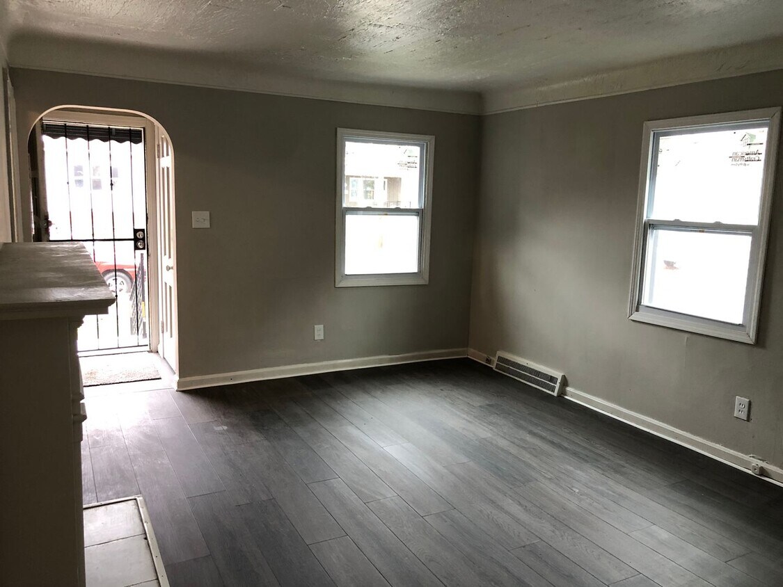 Primary Photo - 3 BED 1 BATH SINGLE FAMILY HOME IN THE JEF...
