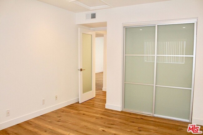 Building Photo - 1547 N Edison Blvd