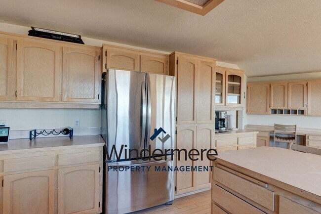 Foto del edificio - 3 Bedroom Home with views located in quiet Sunrise Hill Community neighborhood (with AC & Lawn Ma...