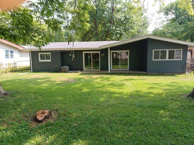 Building Photo - 895 Derhake Rd