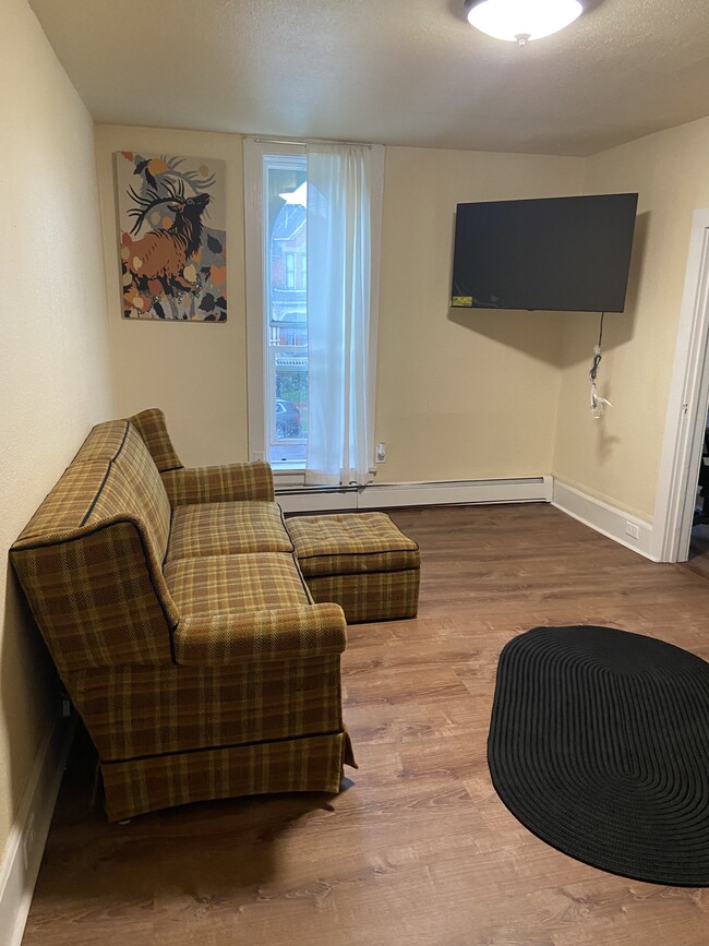 Livingroom - 1619 House Ave
