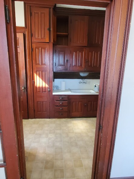 Foto del edificio - 503 N Railroad St