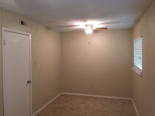 Foto del edificio - College Station - 1 bedroom /1 bath condo ...