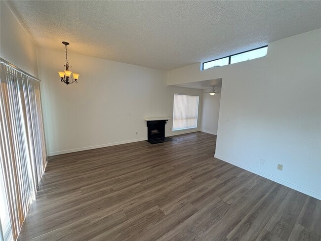 Building Photo - 2323 Whitesands Dr