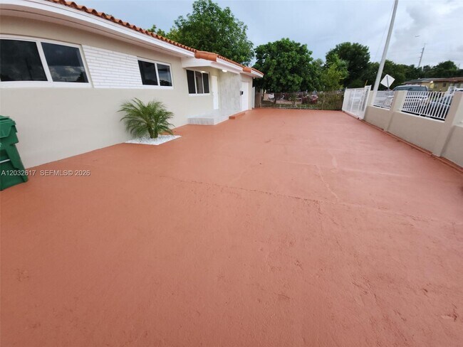 Foto del edificio - 950 NW 36th Ave
