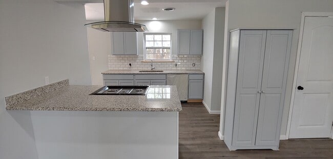Building Photo - 401 San Carlos Dr