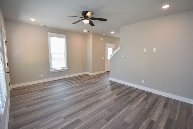 Photo - 734 S Locust Ave Apartment