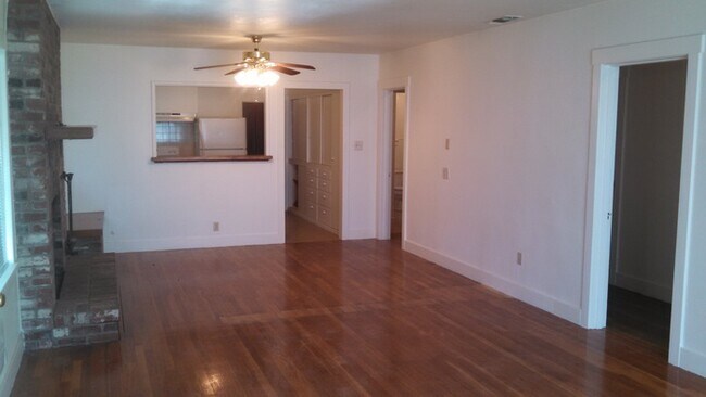 Foto del edificio - 3 bedroom + Den/Office 2 bath in the Country!