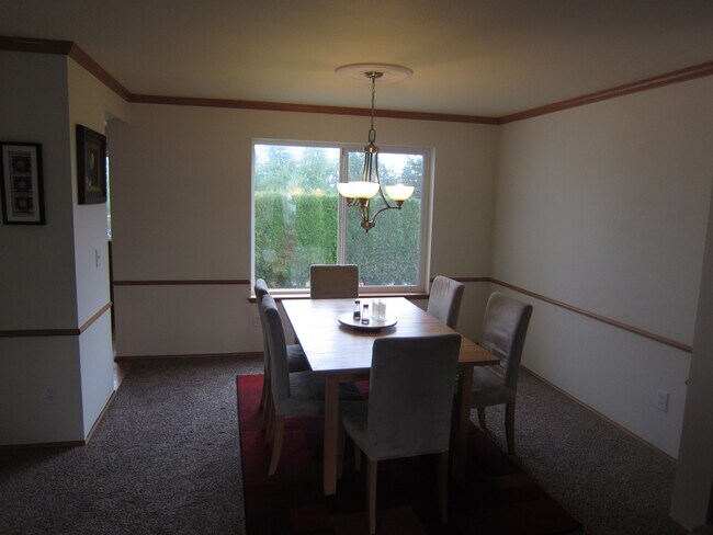 Building Photo - Large 2 story home Campus Highlands - 4 be...