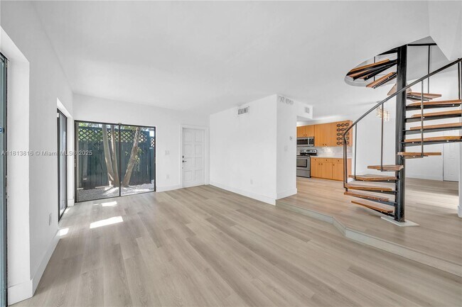 Foto del edificio - 2745 SW 32nd Ave
